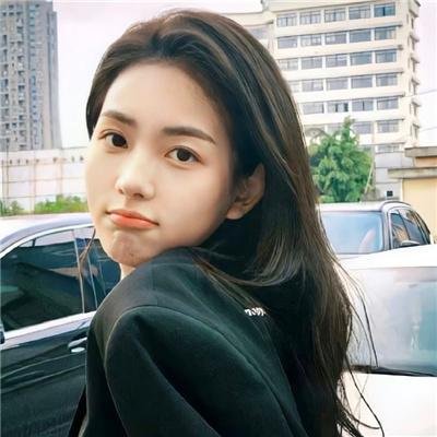 我罩袍下的口红